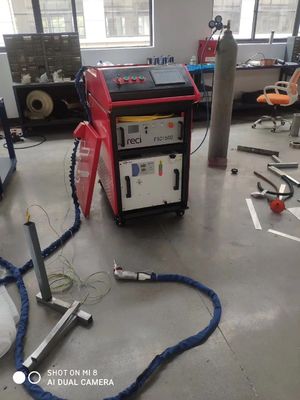 1000W 1500W 2000W 3000W Máy hàn laser sợi cầm tay với làm mát bằng nước RAYCUS