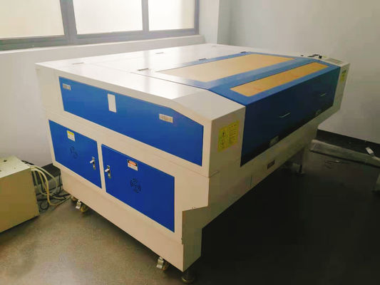 1000-26000mm/min Tốc độ cắt Máy khắc laser CO2 với chất lượng cao hơn và dịch vụ