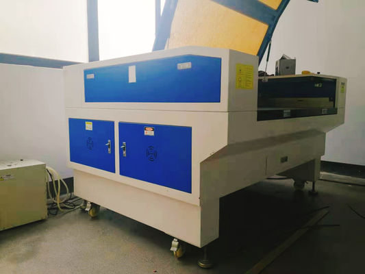 1000-26000mm/min Tốc độ cắt Máy khắc laser CO2 với chất lượng cao hơn và dịch vụ