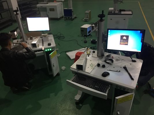 Hệ thống điều khiển Cypcut 30W Split Fiber Laser Marking Machine để khắc đồ trang sức kim loại